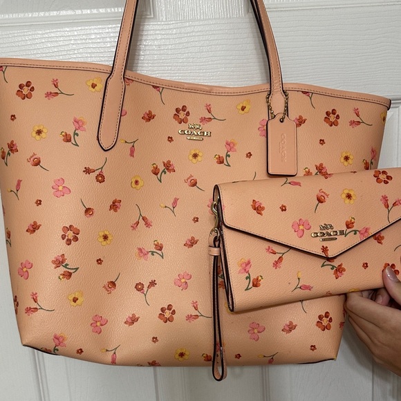 Coach Blush Floral City Tote Bag With matching Wallet - Picture 3 of 12